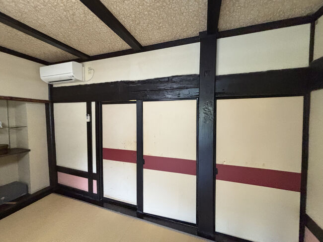 旅館の和室にしては天井が高いですね。