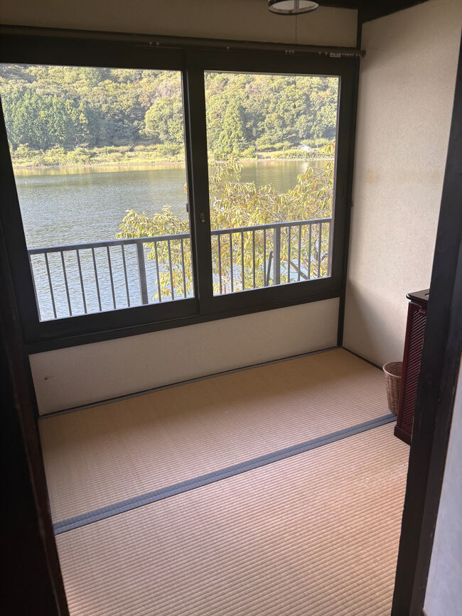 小さな納戸のようなへやですね。