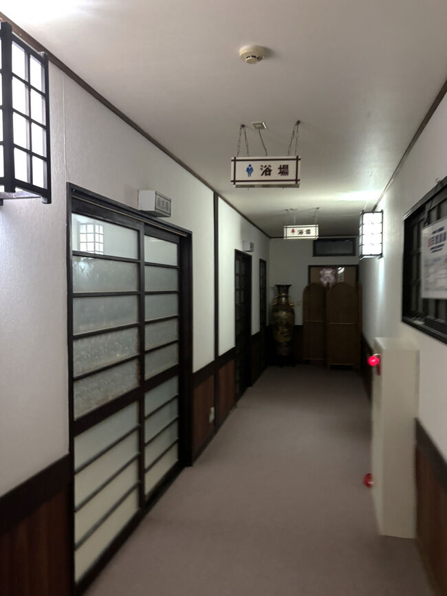 ココが温泉です。<br />まだ私たち2人しかチェックインしてません。