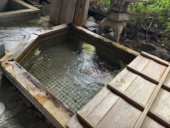 露天は蓋を外して入ります。