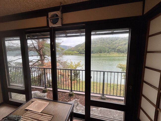 シニア夫婦はそれぞれ朝の温泉へ。