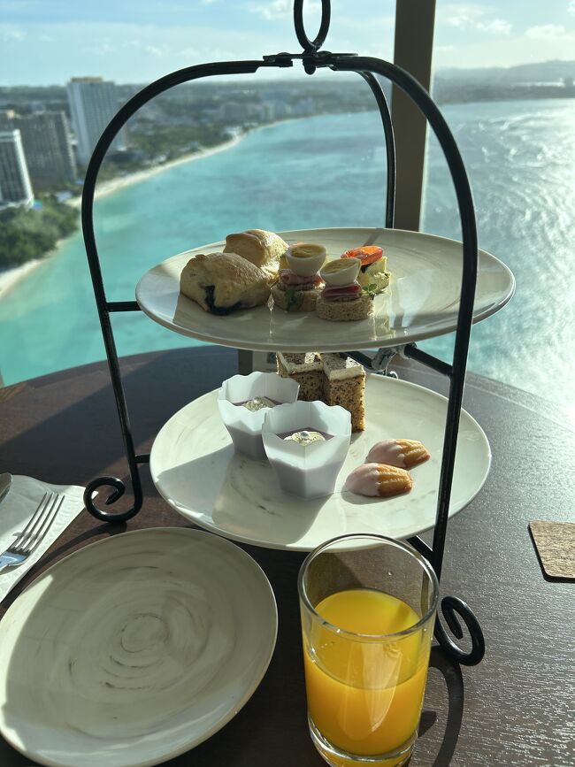 ギリギリ4時までのアフタヌーンティータイムに間に合う、これが憧れのアフタヌーンティーかぁ^_^