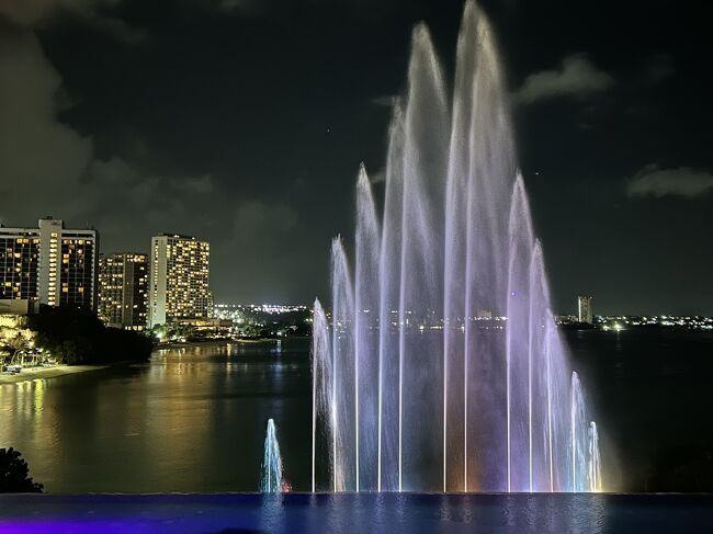夜はホテルの噴水ショー<br />ほんと素敵なんですこのインフィニティプールでの夜の噴水と音楽と夜景が！<br />15分くらいですが大満足