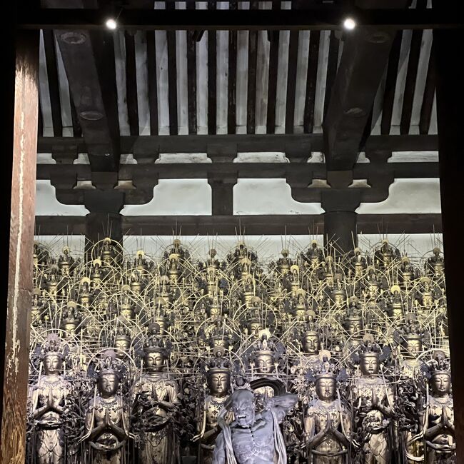 iPhoneのカメラは金色の質感を出すのが苦手のようです<br />一眼レフ持ってくればよかったと後悔