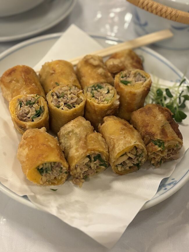 これは外せません<br />卵焼きで巻かれた春巻き<br />独特な美味しさ