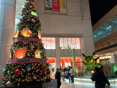 パルコ前には大きなクリスマスツリーができていた。