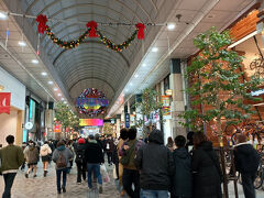アーケード街を西進してクリスロードを歩く。まだ18時前だというのに凄い人込み。これは師走の週末（土曜日）ということもあるんだろうな。