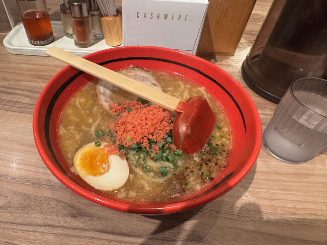 はい、超有名店です<br />千歳空港ラーメーン村の大行列店　えびそば一幻さん