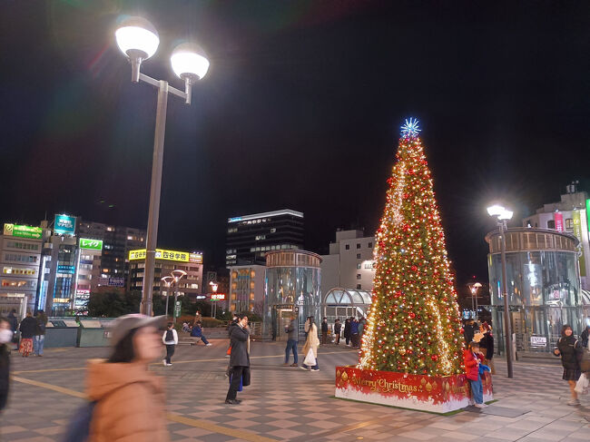 仙台駅の自由通路を歩いて仙台駅の東側へ出た。世間はクリスマスムードになっている。