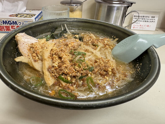 ホームの岩見沢で味噌以外を探したところ、見つけた創作らーめん厨房 恵比寿商店さん<br />がっつり系なのですが、広い店舗でワンオペ、入店後着丼迄1時間を超えていました。<br />休みじゃなかったら、退店確実。<br />味はう～～ん<br />麺もう～～ん