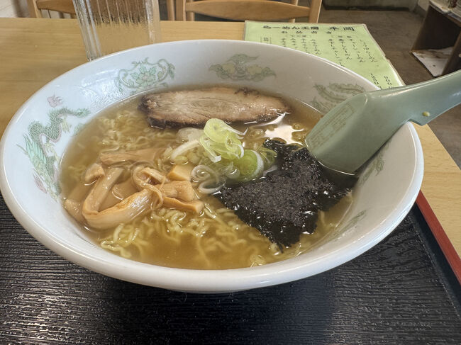 ラストスパート(笑）<br />深川のらーめん工房平岡さん<br /><br />でっかいスピーカーから静かにクラッシックが流れています。