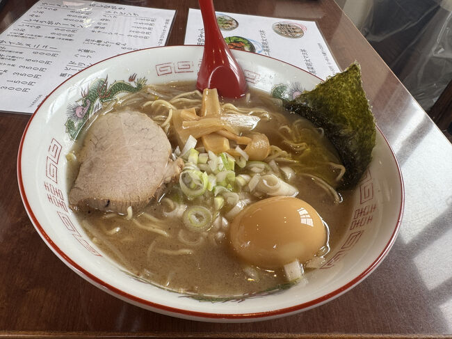 これも深川か滝川のお店<br />らーめんあめはれさん<br />こちらも女性オンリーのオペレーション<br />珍しくどっしり豚骨ちょっと家系