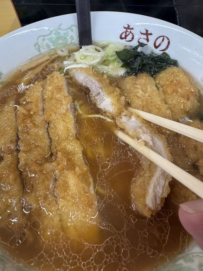 そんなに厚みは無いですが、美味しいトンカツ。