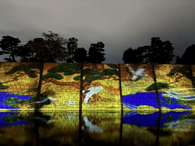 広大なお堀と、その水面に映像が反射して、とてもきれいな映像を堪能できました。