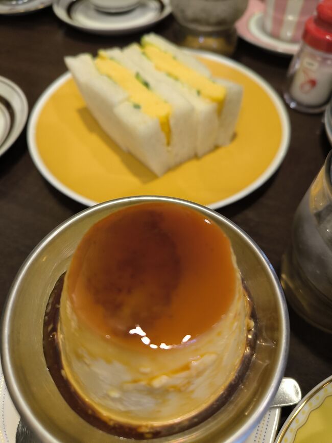どのお客さんもプリンを食べていたので、頼みましたが王道の美味しいプリンでした<br />焼たまごサンドは、パンがふわふわでこちらも美味しかったです