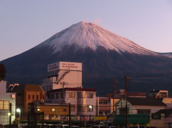 06:23、富士宮駅。ここもとてもよく見えます。高架駅なので視点が高いのもいい。