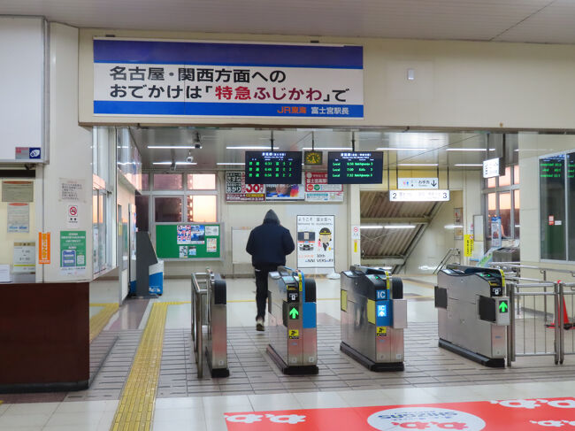 改札口まわり。