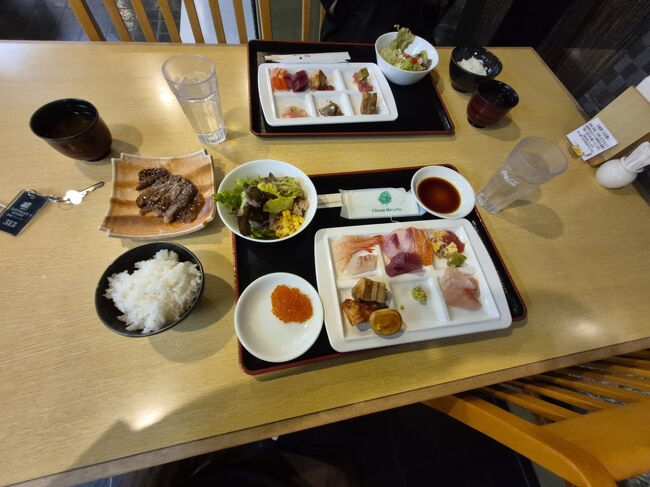 刺身　ステーキ　フルーツ　ケーキ　そこそこ美味しかった<br /><br />