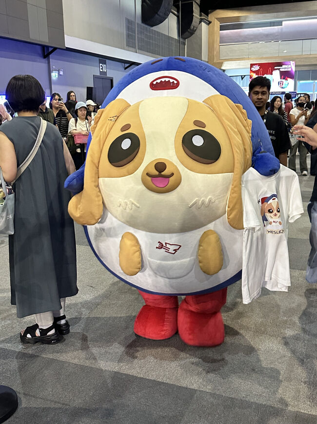 Tシャツの販促も担当するマスコットWesley、想像してたより小さい