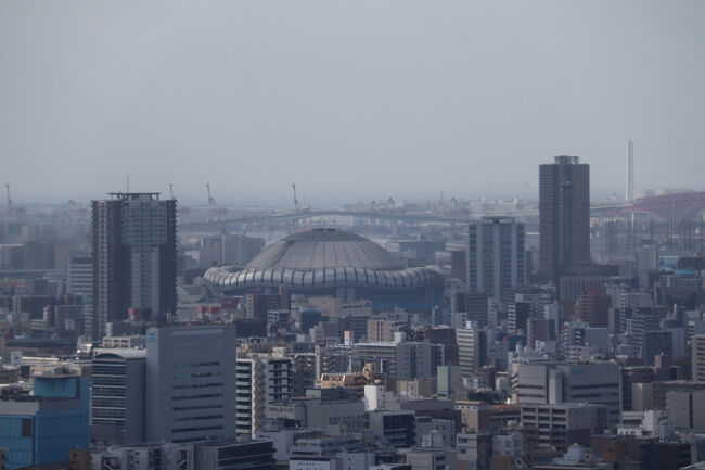 西側には大阪ドーム<br />南側は望めませんが、観光スポットをいくつも見ることができるおススメスポットでした！<br />