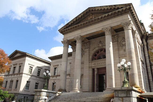 市役所に隣接して、先ほど見下ろした図書館があります。<br />歴史を感じますね