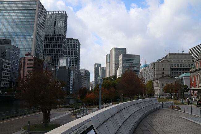 左側の高層ビルの真ん中が先ほどいた展望フロアのあるビルです。