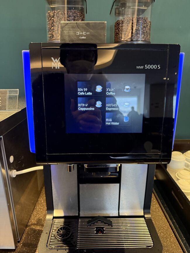 挽きたての珈琲マシンです。