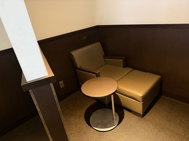 色々なスペースがあります。<br />ここは足を延ばせるタイプです。