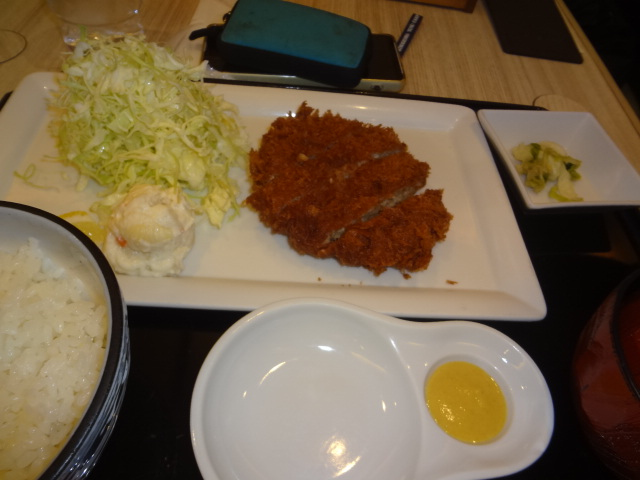 メンチカツ定食　１０００円