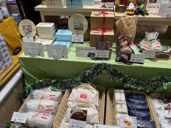 今年大ブレイクしたシュトレンもたくさん売っています。