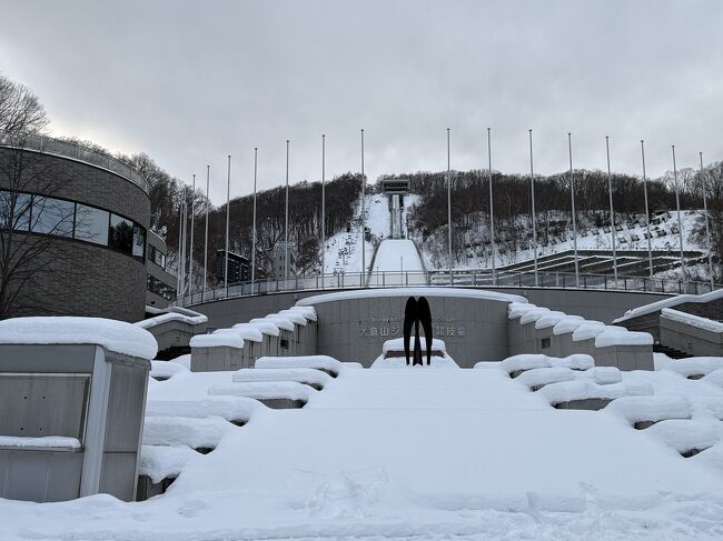 くらまる号で大倉山ジャンプ台にやってきました。<br />目の前が停留所です。