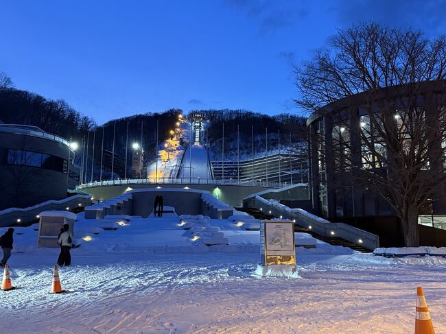 ライトアップです。<br />ではロッカーからスーツケースを出して、<br />大通りまで行きます。