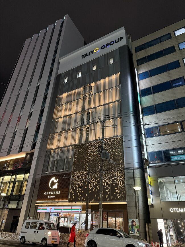 今回の宿泊先です。<br />市電の停留所の目の前です。<br />1階にセブンがあるので買い出しに便利です。