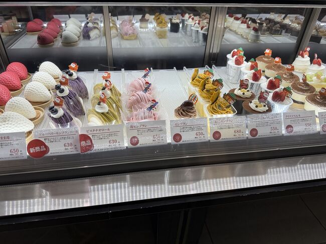 ココノススキノの地下でケーキを買います。