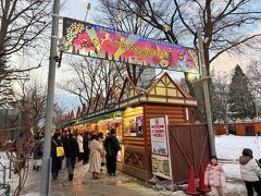 地上に出てクリスマス市 🎄