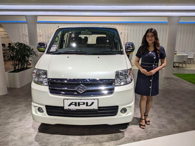 スズキ・APV<br />初期型のデビューから20年以上経つ小型のミニバンで昔はよく見かけました。<br />