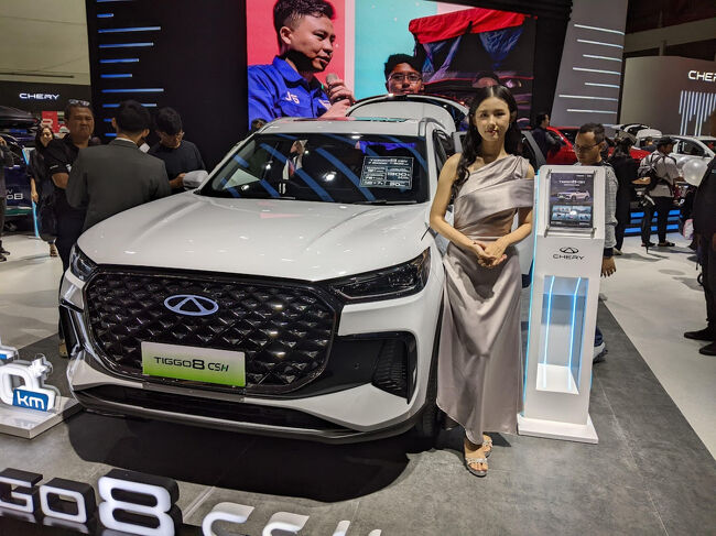 チェリー・ティーゴ8<br />見た目が日本車っぽい大型SUVのハイブリットモデルです。<br />