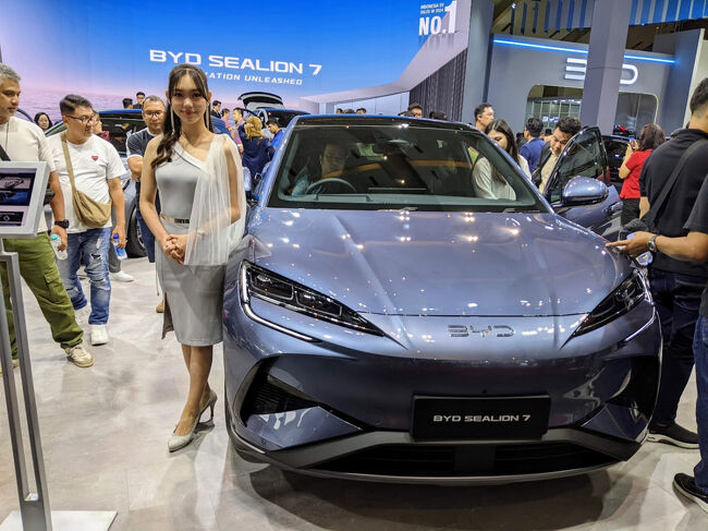 中国メーカー・BYDのSEALION7<br />