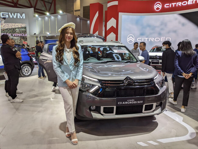 同じくシトロエンC3のAIR CROSS SUV<br />