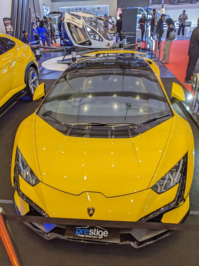 インドネシアの高級車輸入業者・プレステージが展示していたランボルギニー<br />
