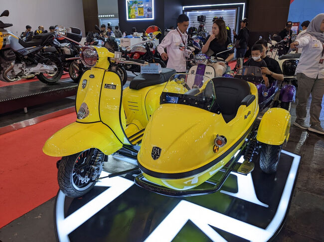 イギリス・ロイヤルアロイのサイドカー<br />かっこいいなー