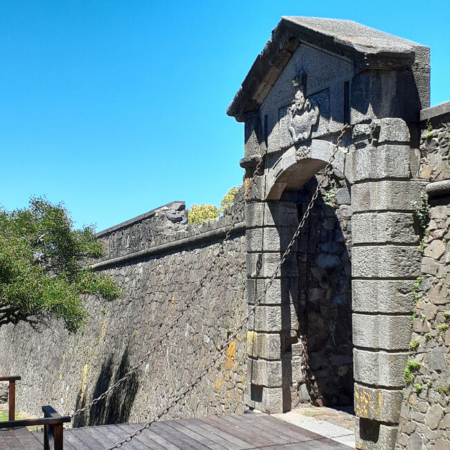 世界遺産の旧市街の入り口に残存のゲート