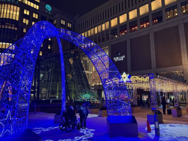 ここは遅くまでイルミが点灯しています。