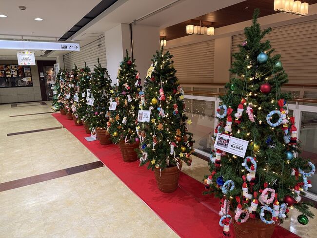 幼稚園等のツリーです。<br />オーナメントがかわいいです。