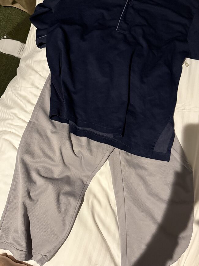 部屋着はエレベータ脇からもってきます。<br />歯ブラシもあります。<br />下はハーフジャージタイプです。<br />