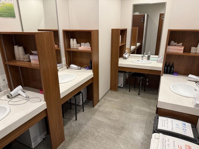 洗面所とトイレです。