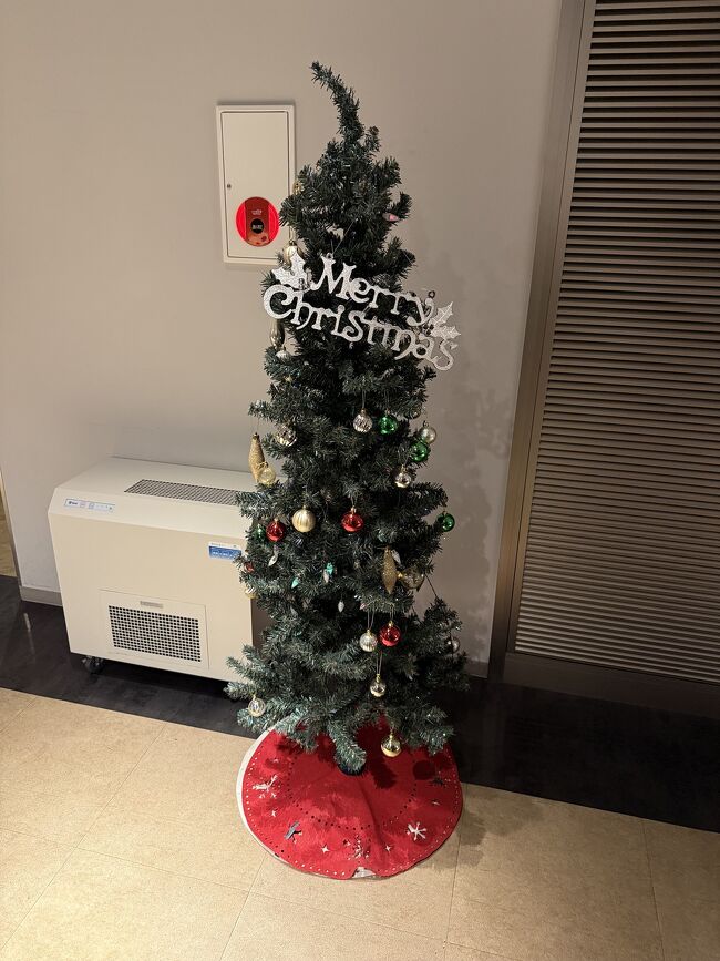 ここのトイレが個室男女1個ずつしかなく、<br />昨夜使おうとしたら床が水浸しでした。<br />