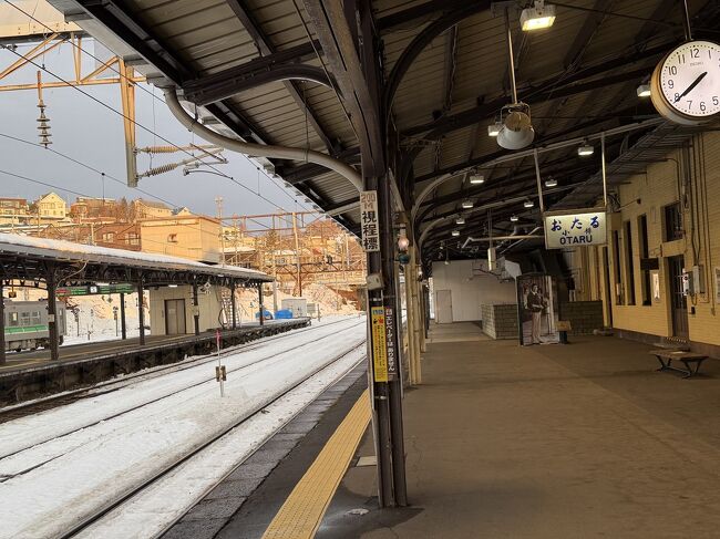 小樽駅の裕次郎ホームです。<br />4番線ですが、実際にはここまで車両は止まりません。<br />そのため、この裕次郎ホームを見過ごす人がほとんどです。