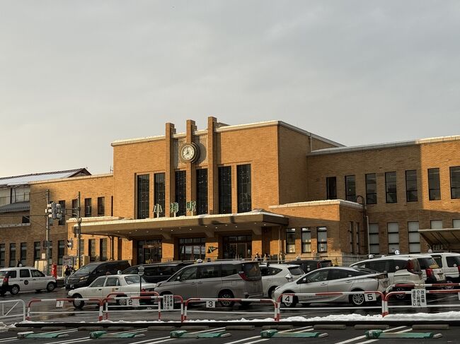 朝日を浴びた小樽駅です。