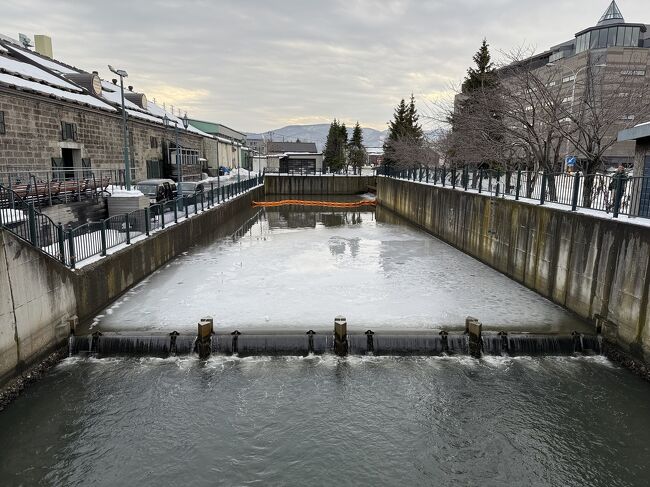 白い部分は氷です。